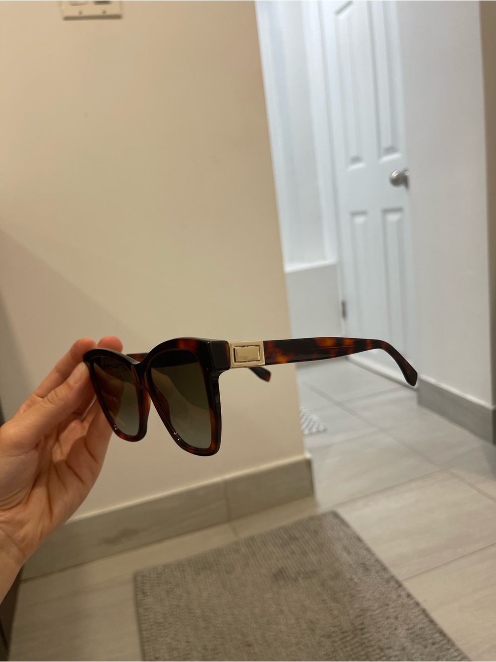 Fendi Peekaboo Tortoiseshell Oversized Sunglasses Gold Logo Designer Shades Case - Picture 5 of 14